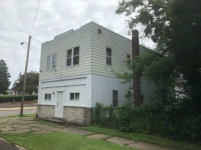 1st image of 1902 Catalpa Ave