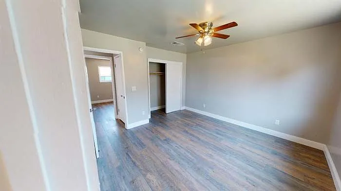 3245 N Claremont Ave #1 — Photo 4