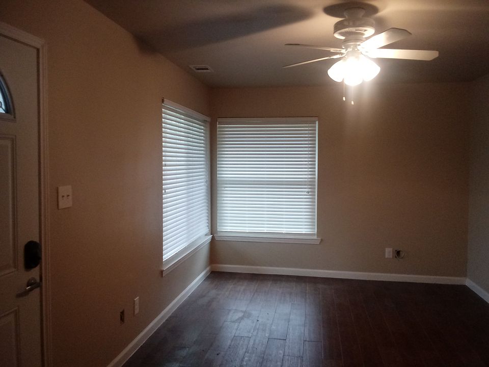 2nd image of 1931 Texas Ave