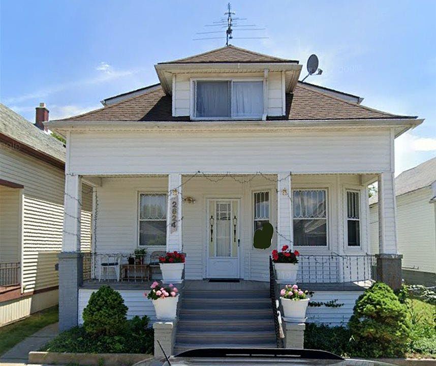 1st image of 2624 Botsford St
