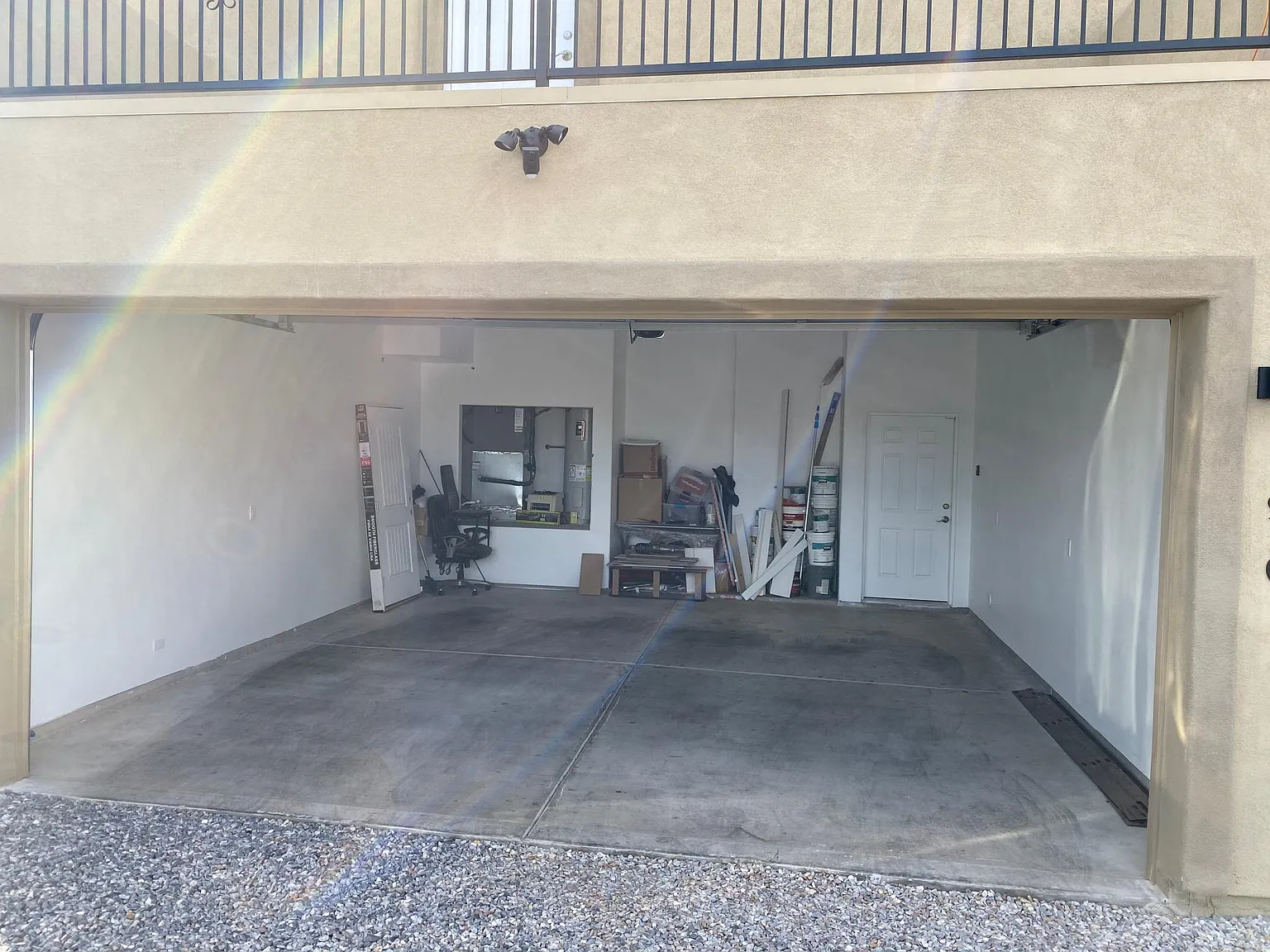 910 E Hedrick Dr — Photo 4