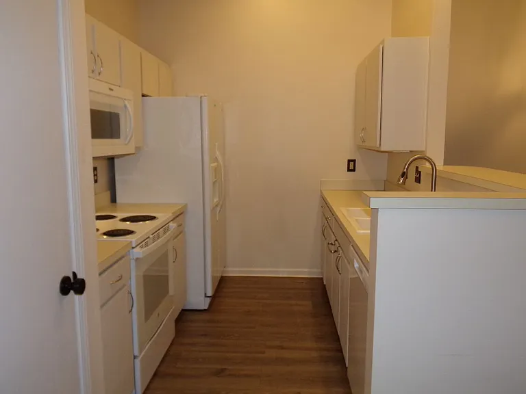 127 Village Ct — Photo 4