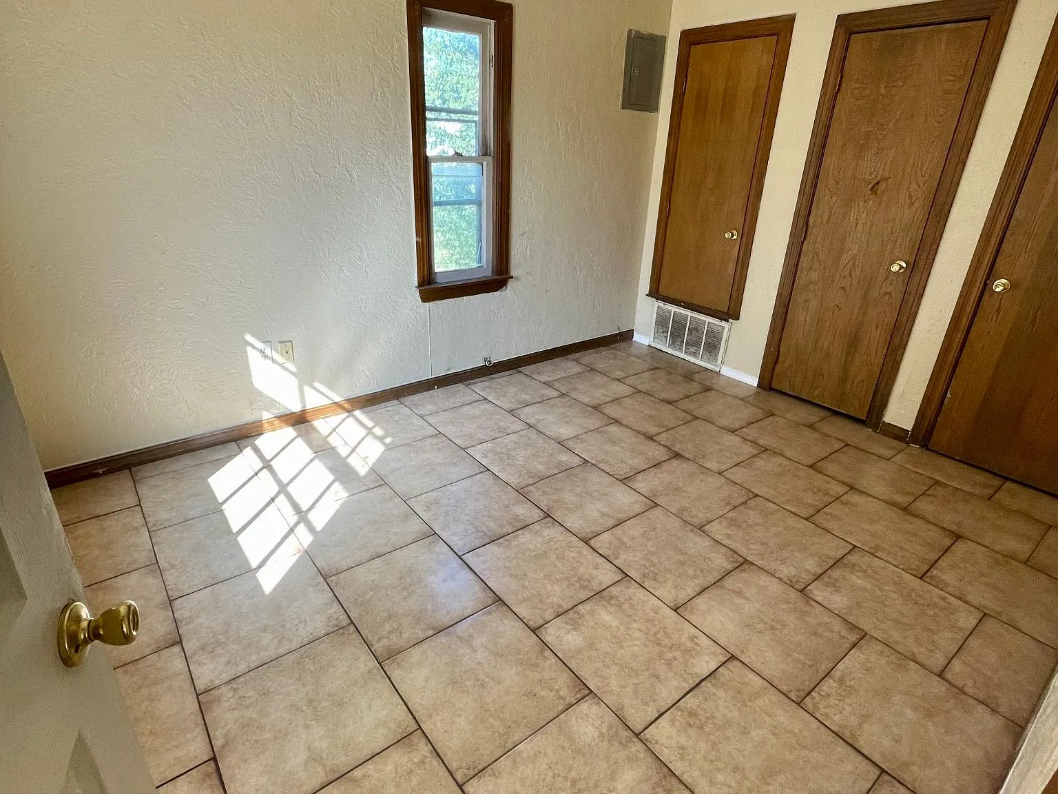 2 bed, 1002 sqft, $795 — Photo 4