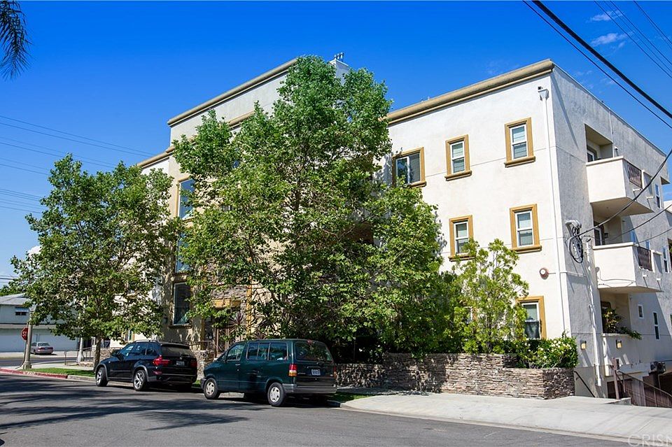 1st image of 4394 Farmdale Ave #6