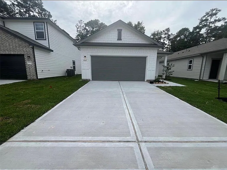6049 Majestic Creek Trl — Photo 1