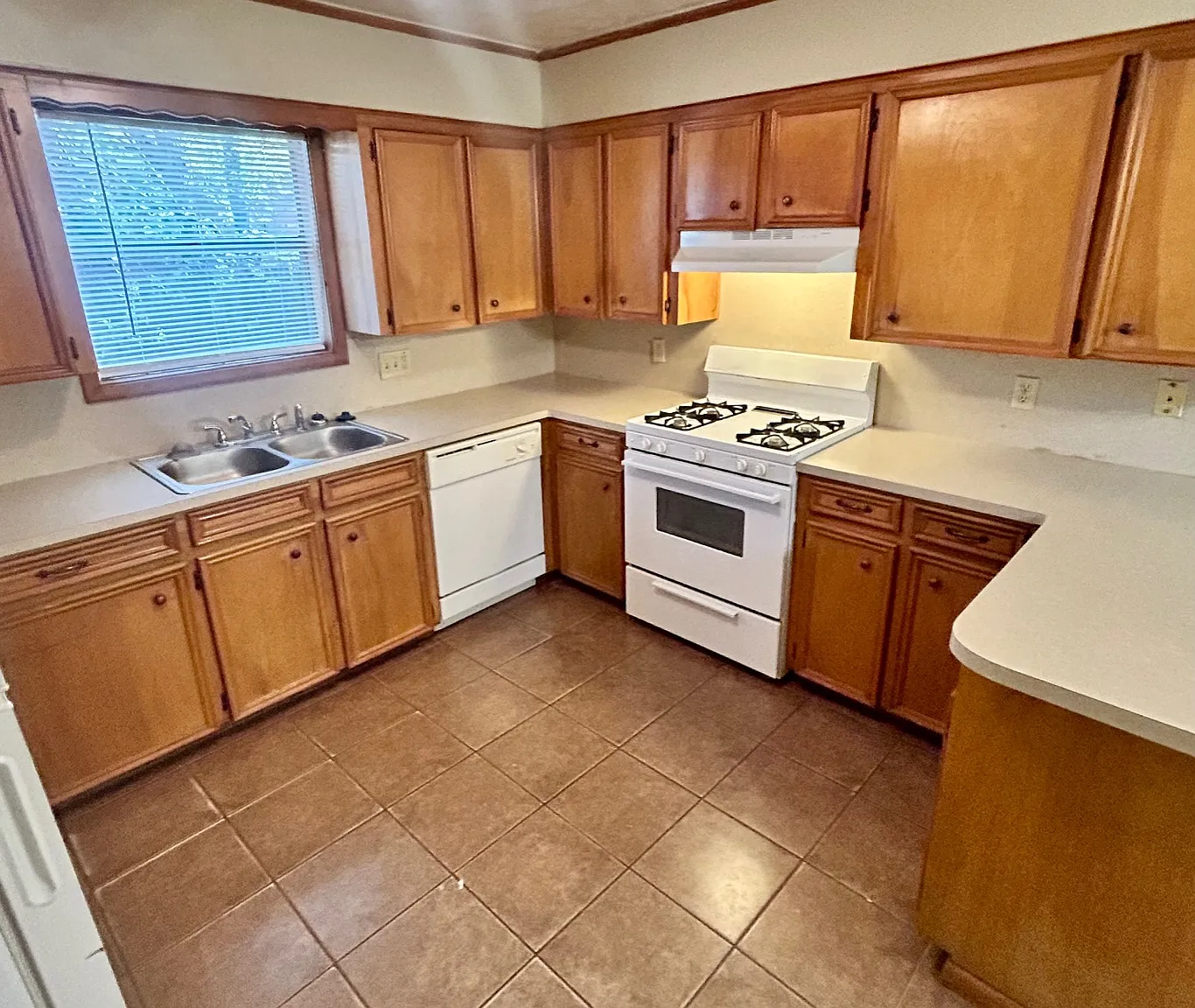 3 bed, 1391 sqft, $1,700 — Photo 2