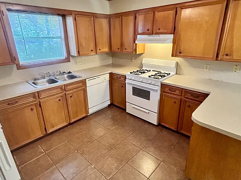 3239 Red Robin Loop — Photo 2