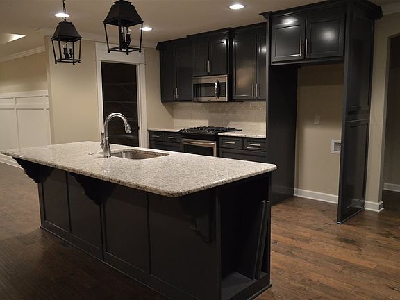 4th image of 102 Mosswood Dr