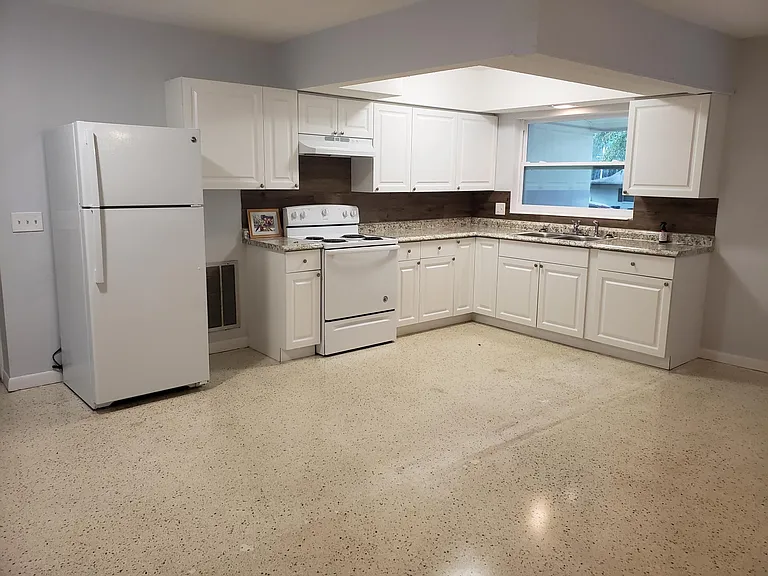 6000 E Lynn St — Photo 1