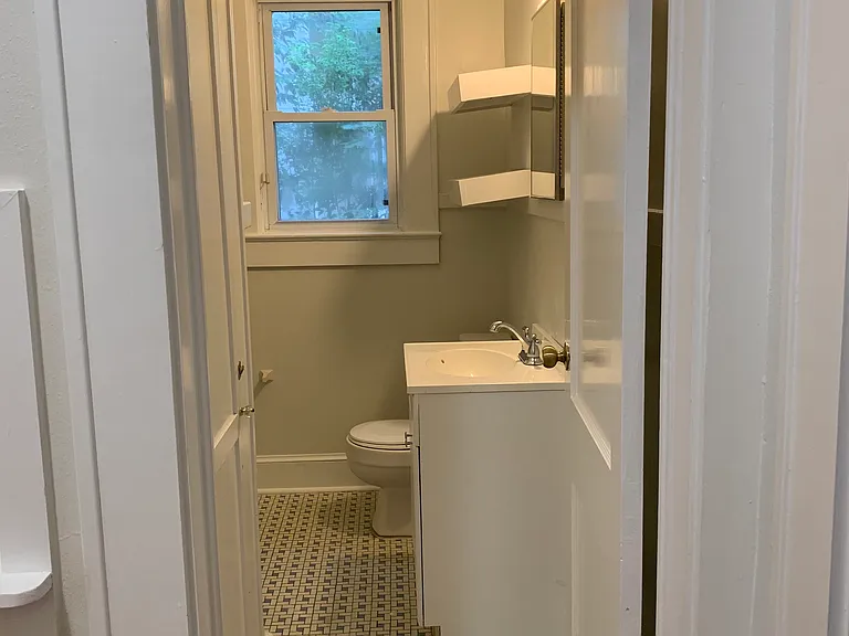 514 E College Ave — Photo 9