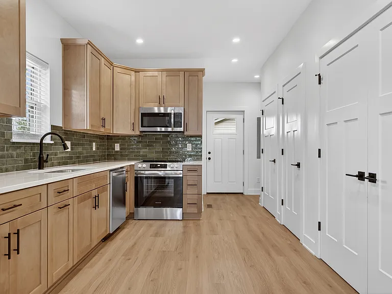2439 Guilford Ave — Photo 9