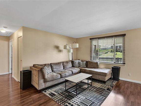 5th image of 217 Brookston Dr