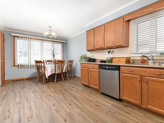4th image of 8050 Melvina Ave