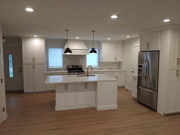 2nd image of 5556 S Edgewood Dr