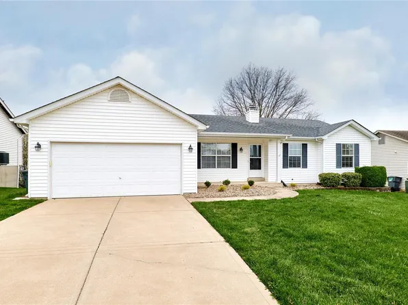 3933 Cambridge Crossing Dr, Saint Charles, MO 63304