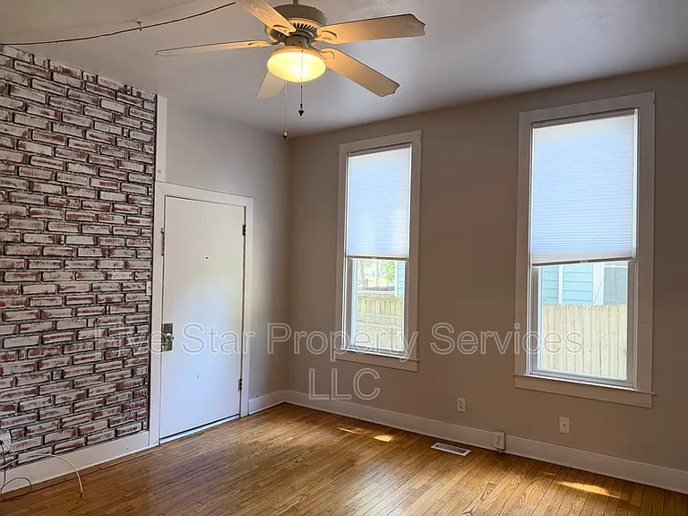 109 S Walnut St — Photo 3