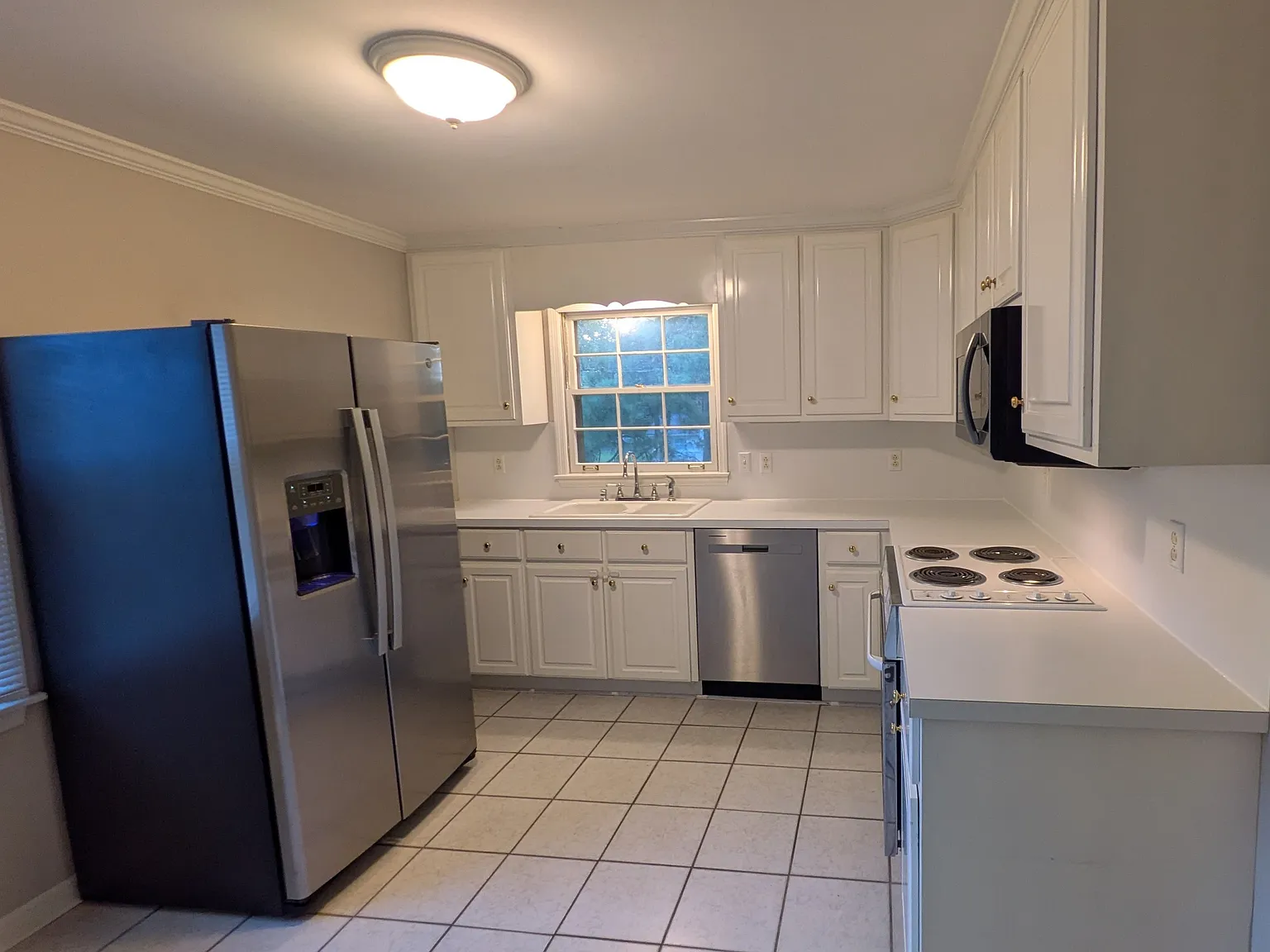 994 Oak Grove Rd — Photo 4