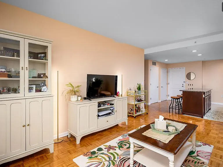 110 Somerset St #2103 — Photo 3