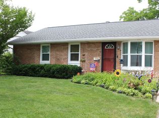 730 Hillcrest Dr, Romeoville, IL 60446