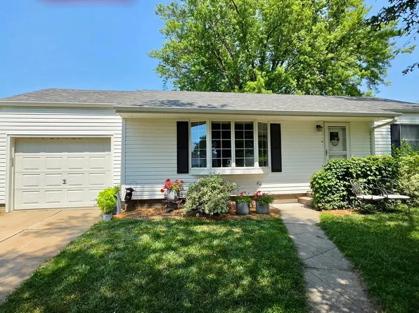 933 E 4th St, York, NE 68467