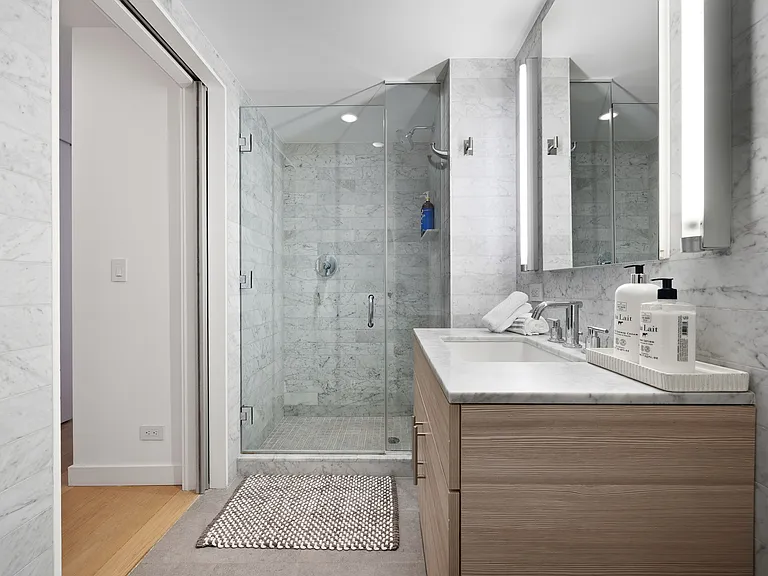 234 E 46th St #702 — Photo 14
