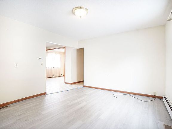 5th image of 13 1/2 Weston St Unit 1