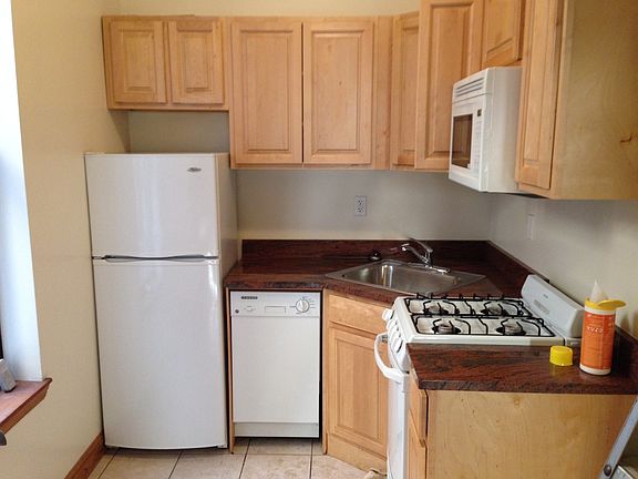 3rd image of 2480 Broadway