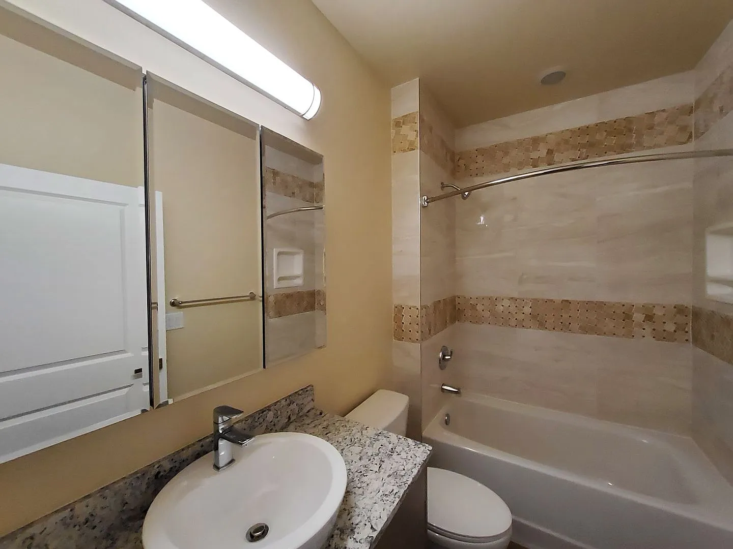 A7 Furnished Unit at Bison Cove - 2 Bed / 2 Bath — Photo 3