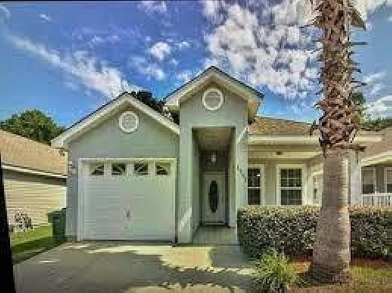 3 bed, 1280 sqft, $1,950 — Photo 1