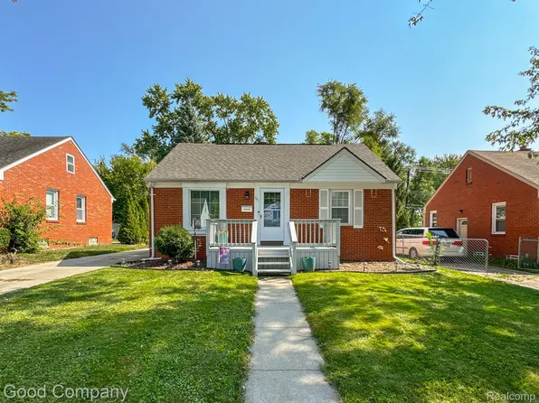 241 Pioneer Dr, Pontiac, MI 48341
