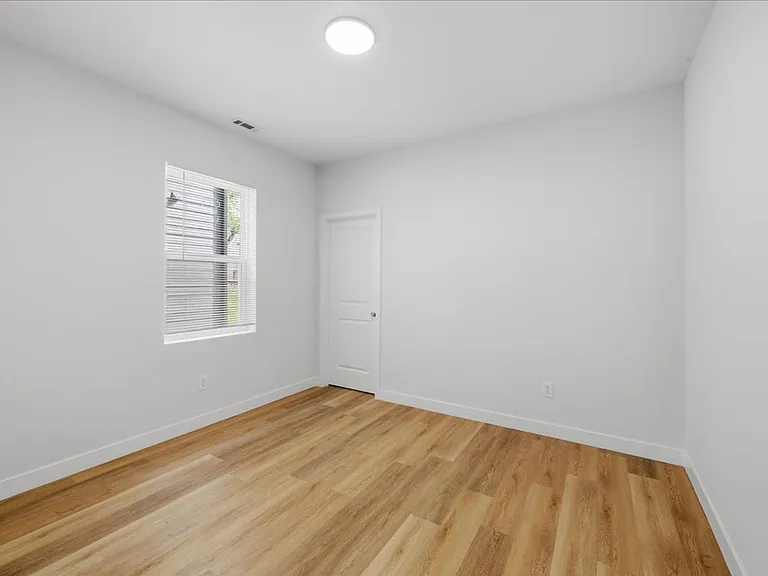113-115 N Arsenal Ave — Photo 8
