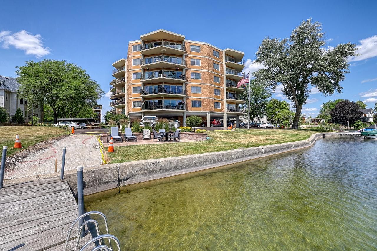 333 North Lake ROAD UNIT 202, Oconomowoc, WI 53066 Zillow