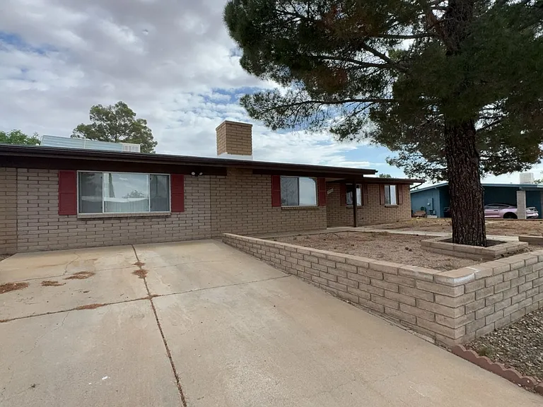 3733 Sparrow Dr — Photo 3