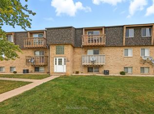 2390 Bicentennial Ave APT 8, Crest Hill, IL