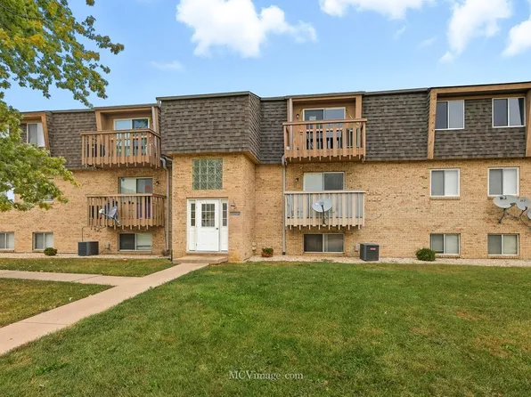 2390 Bicentennial Ave APT 8, Crest Hill, IL 60403