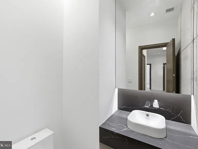 2110 Walnut St #301 — Photo 14
