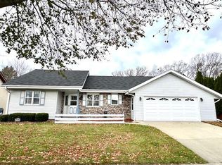 2120 Yvonne St, Waukesha, WI 53188
