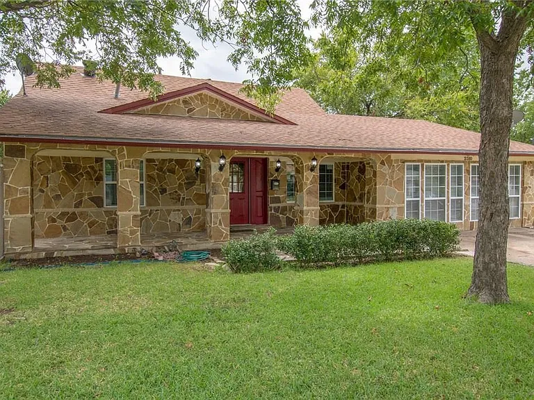 2310 Ridgedale Dr — Photo 2