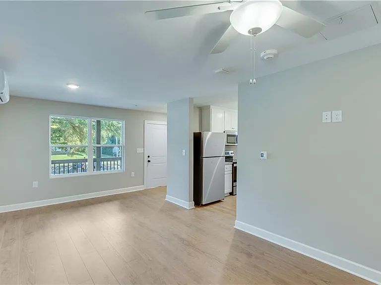 710 Jesse Jewell Parkways Se Corner Level 2 #200 — Photo 5