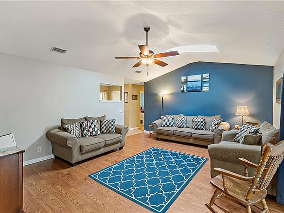 5th image of 163 Goodtown Dr