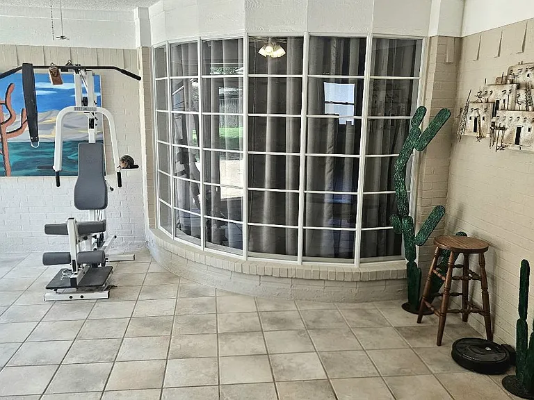 2418 Helena Cir — Photo 11