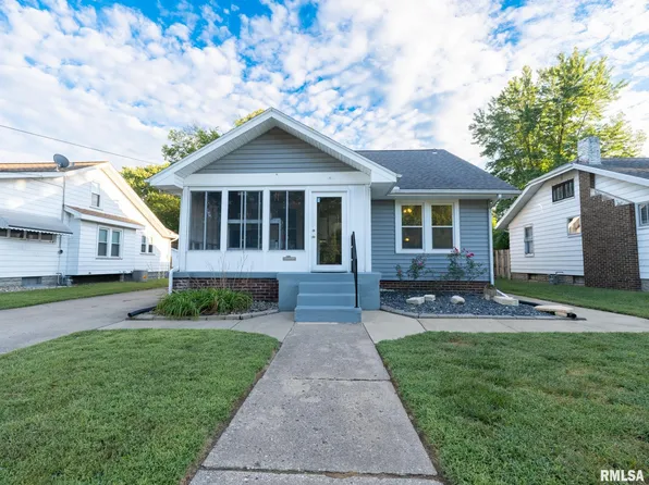 1002 Winter St, Pekin, IL 61554