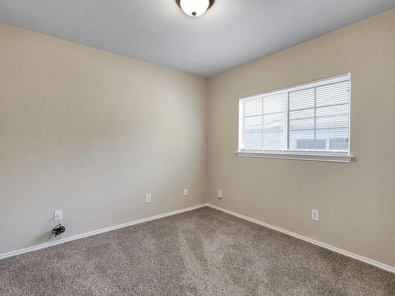 10331 Manor Crk — Photo 24