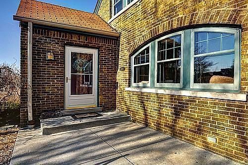 2nd image of 1704 E Newton Ave