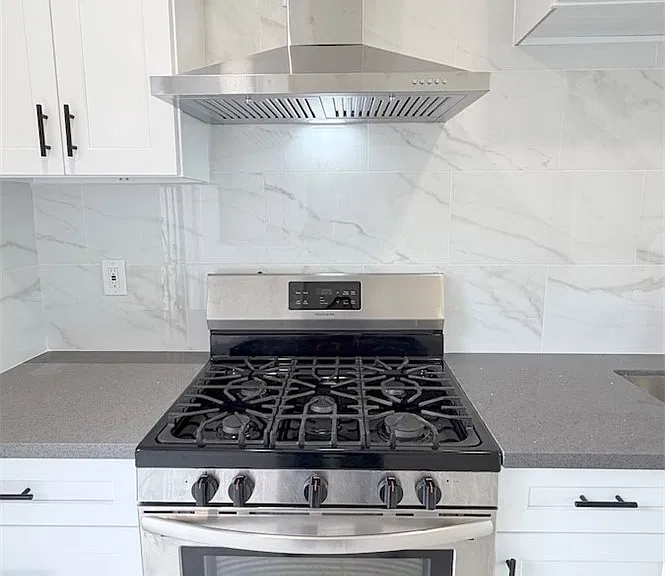 3820 W Valencia Dr — Photo 2