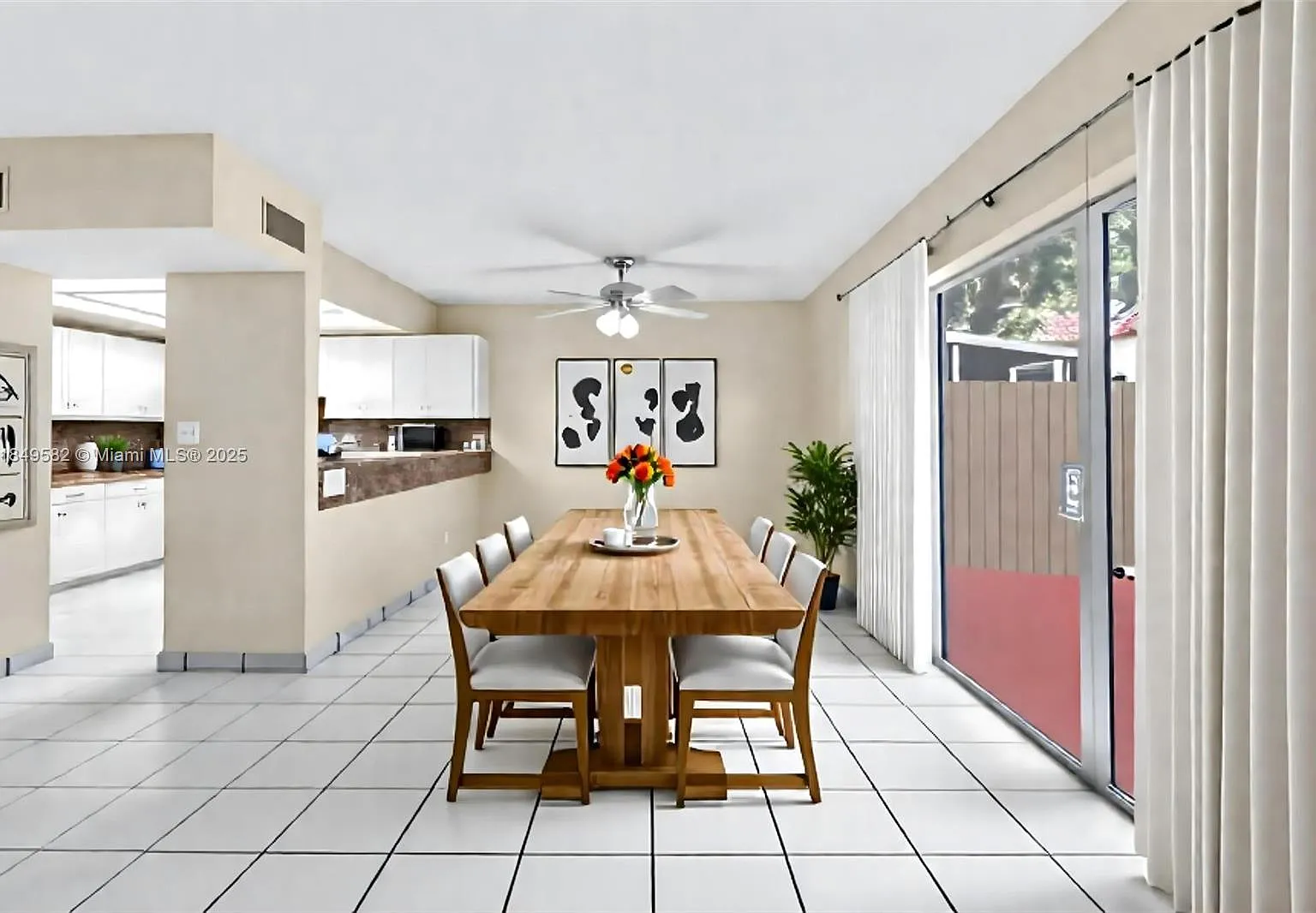 3 bed, 1365 sqft, $2,500 — Photo 4