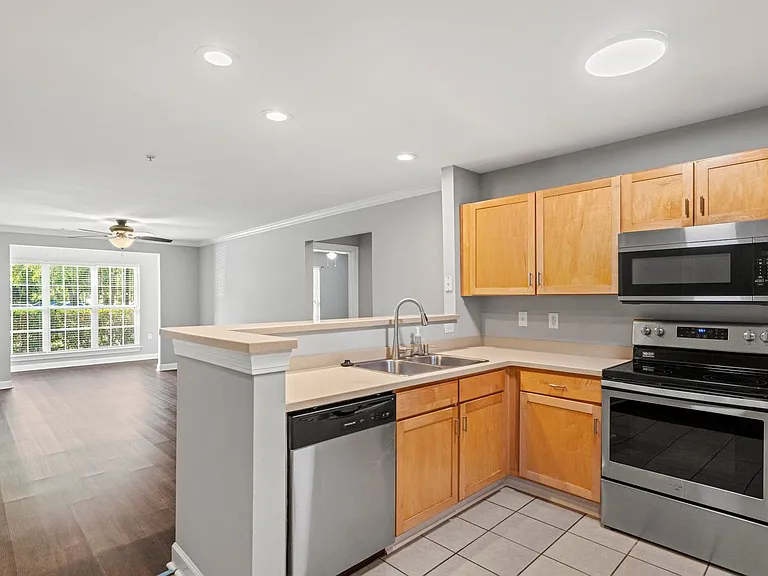 2820 Bloomfield Ln #107 — Photo 4