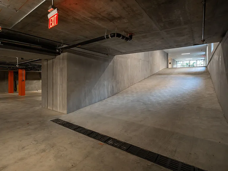 1264 N Harper Ave #Penthouse 1 — Photo 17
