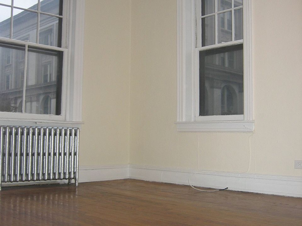 2nd image of 108 E 84th St