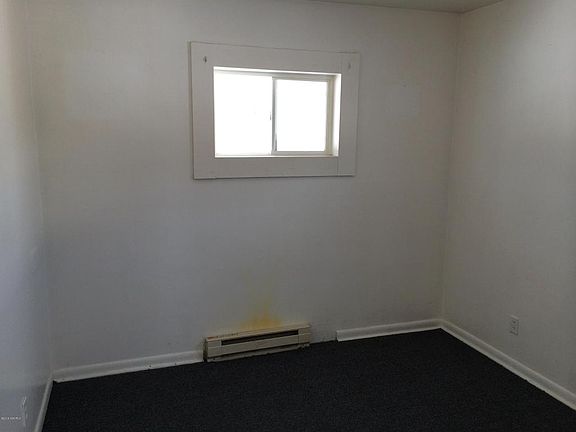4th image of 184 Marion Ave #1